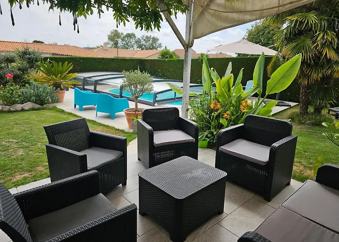 Le Pavachon Familiale Piscine Privee Chauffee - Aux Portes Du Puy Dufou